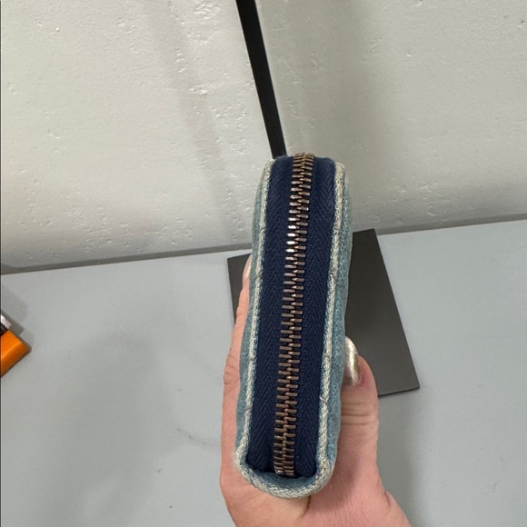 Gucci Light Blue Denim Wallet with Gold pearl Logo - Picture 6 of 9